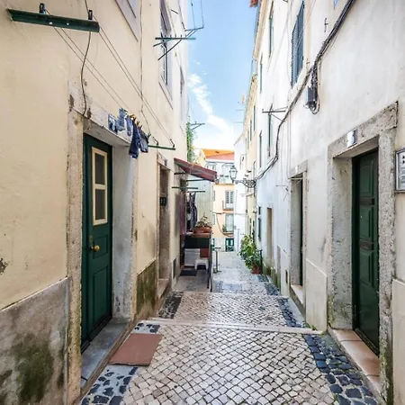 Alfama's Charm Апартаменты