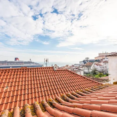 Alfama's Charm Лиссабон