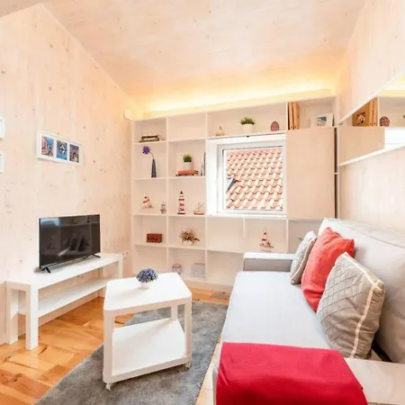 Alfama's Charm Апартаменты *
