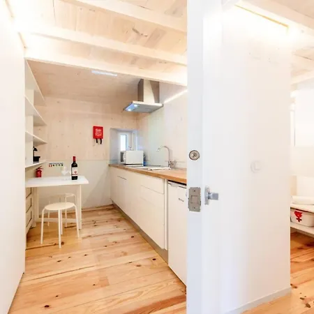 Alfama's Charm * Lissabon